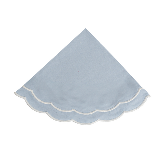 Scalloped Azul Cielo Con Bordado Blanco